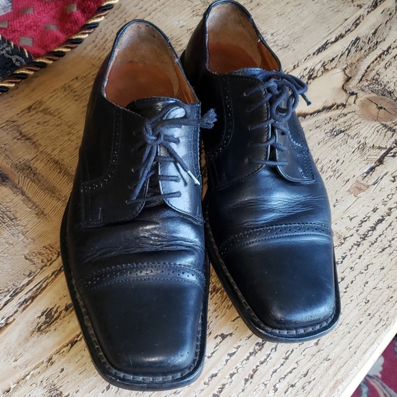 Donald J Pliner men\'s leather shoes